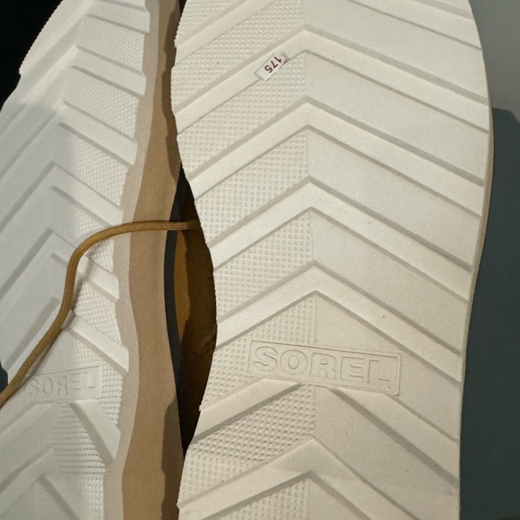 Sorel hi line lace boots size 8 - Picture 4 of 6